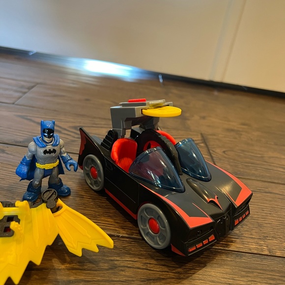 Imaginext DC Super Friends Exclusive Batmobile w/ Lights and Sounds + Robin - Picture 6 of 8